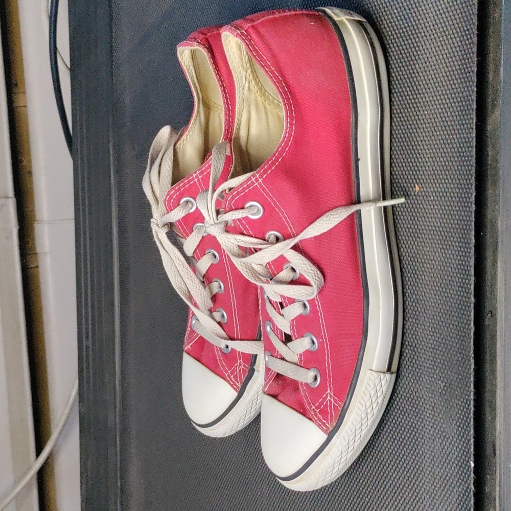 Converse All Star woman size 10 men's size 8 red and white sneakers